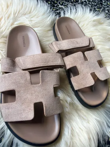 Sandália Hèrmes cor Camel premium 