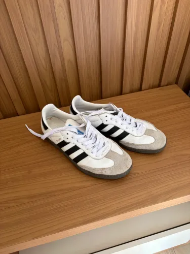 Tênis adidas
