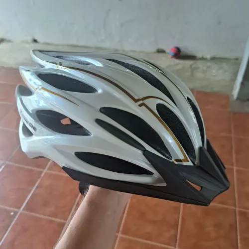 Capacete adulto para ciclismo High One, branco com detalhes dourados, tamanho M