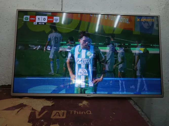 Tv lg 42" polegadas led Branca com pés