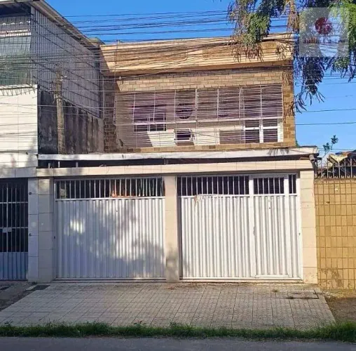 VENDO EXCELENTE CASA COM 4 QUARTOS NO BAIRRO DO ARRUDA / RECIFE