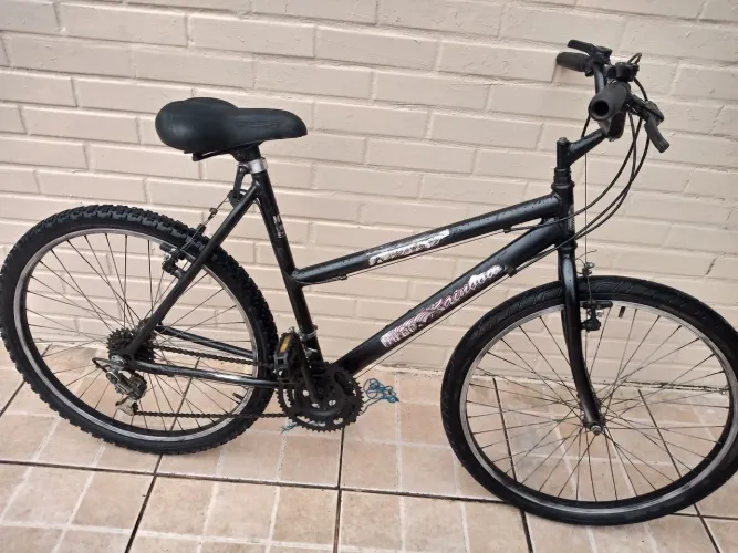 Bicicleta quadro de alumínio super leve aro 26c marcha pneus bons está funcionando