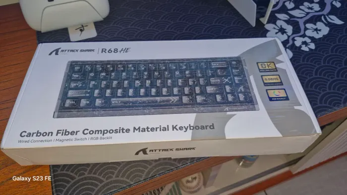 Teclado Gamer ATTACK SHARK R68 HE 8000Hz em Fibra de Carbono com Gatilho Rápido