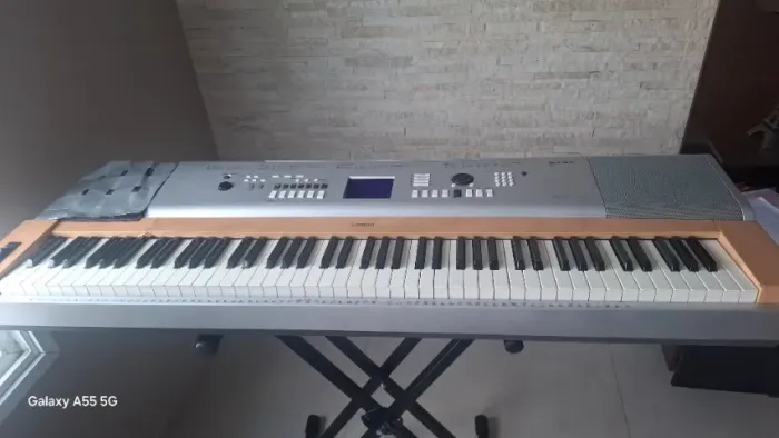 Teclado Yamaha Portable Grand DGX 630 USADO