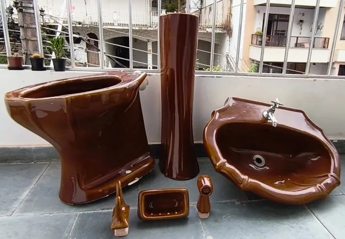 Kit para Banheiro em Louça Caramelo - Completo | Usado em Bom Estado