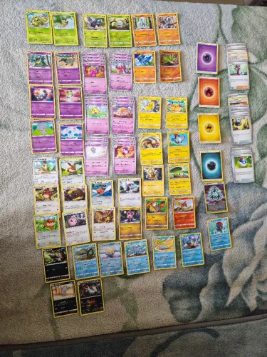 Lote com 107 Cartas Pokémon TCG - Pokémon, Energias e Treinadores