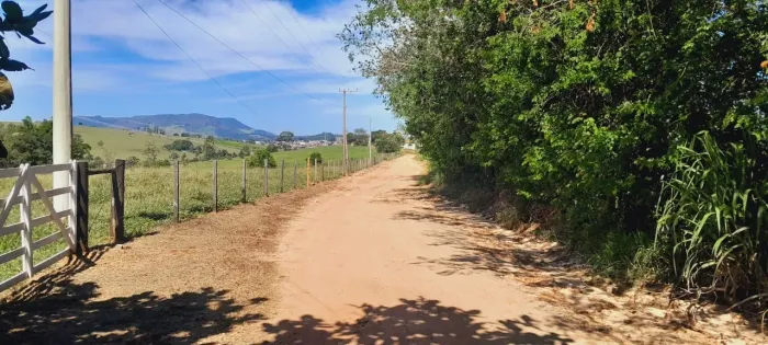Sitio em bofete 2 alqueires Casa 3 quarto 1. Suíte Sala 2 ambiente Cozinha Varanda Churras