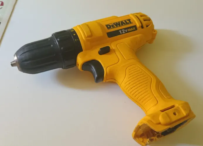 Parafusadeira DeWalt DCD700