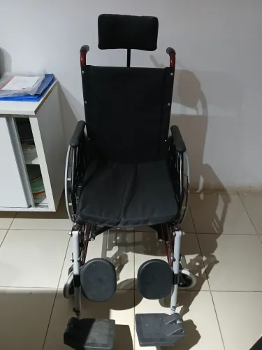 CADEIRA DE RODAS.