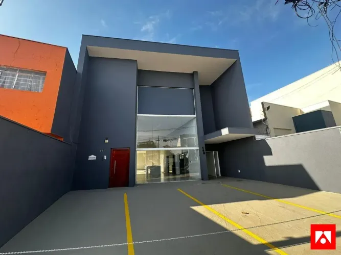 Salão Comercial para locação 5 banheiros e 4 vagas na Vila Pavan em Americana
