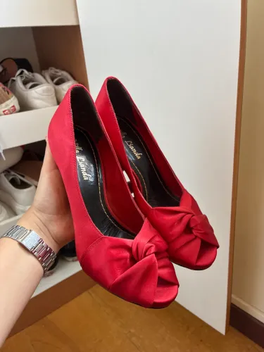 Vendo sandália pep toe vermelha villa lianda