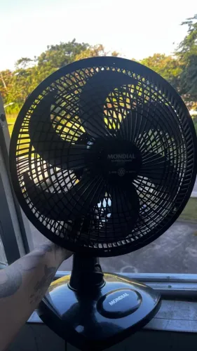 Ventilador de mesa Mondial 6 pás silencioso