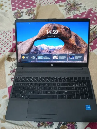 Notebook HP 256GB 8 MEMÓRIA RAM EM ÓTIMO ESTADO BATERIA 100 % COM CARREGADOR.