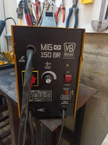 Máquina de solda MiG sem gás V8