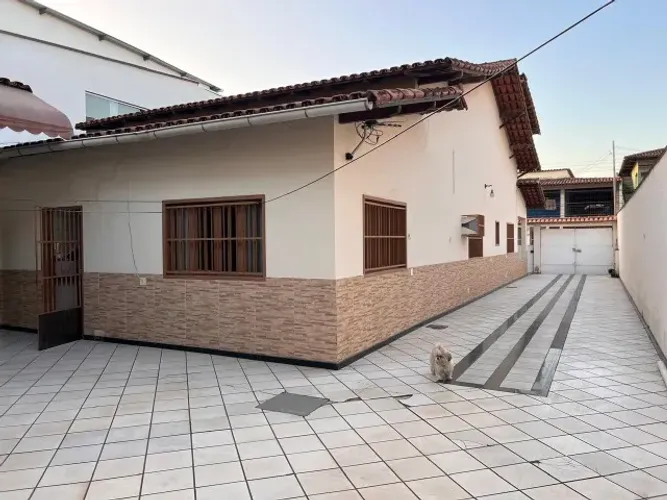 Aluga-se casa ampla em Cobilândia, Vila Velha/ES
