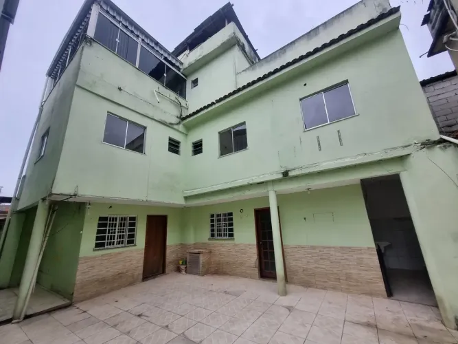 EXCELENTE CASA À VENDA EM COELHO DA ROCHA!