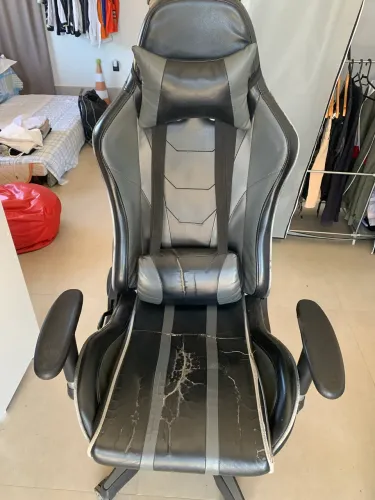 Cadeira gamer preta reclinável