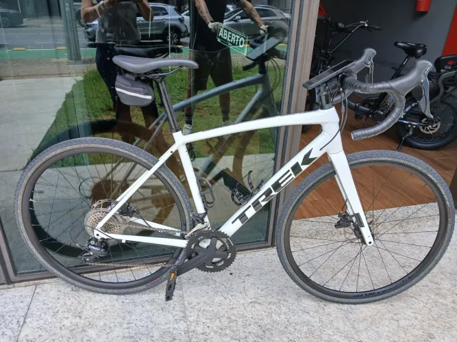 Bicicleta Trek Domane AL 3, tamanho 54, modelo 2023