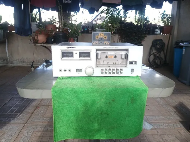Toca fitas gradiente em bom estado, funcionando e correia nova.. Modelo CD 2100