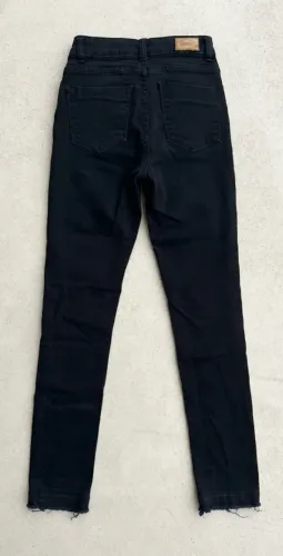 Calça Preta Rasgada Cigarrete