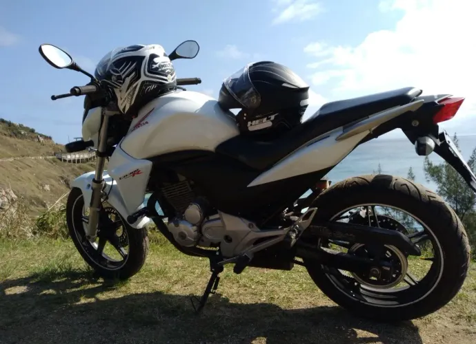 MOTO CB 300 HONDA