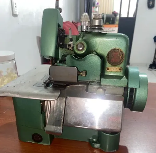 Máquina de costura Overock