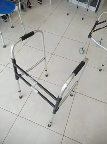 Andador adulto novo sem uso - ZAP 82- *