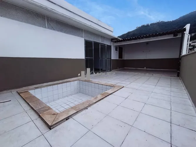 Alugo Linda Cobertura Duplex de 2 Quartos em Endereço Estratégico da Rua Bom Pastor
