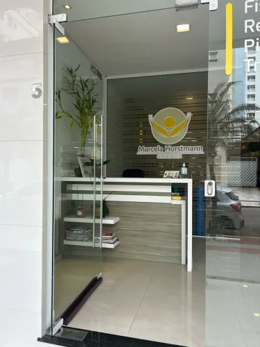 Balcão de Recepção com Escrivaninha e Gaveteiro - Móvel Planejado