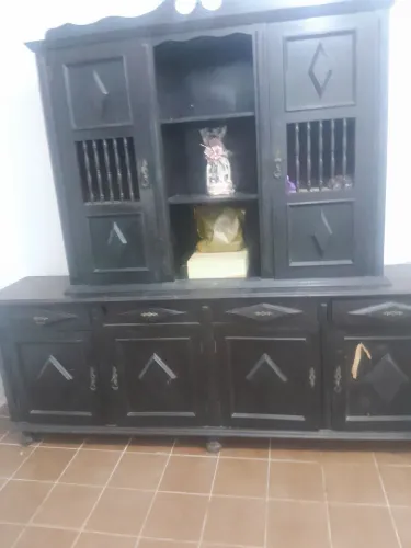Cristaleira de madeira pura