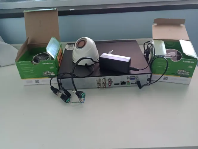 DVR 03 canais acompanha 03 câmeras de segurança Intelbras Top