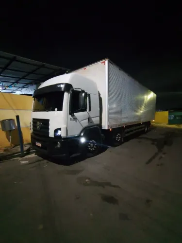 Constellation 24280 bitruck baú de 11mt