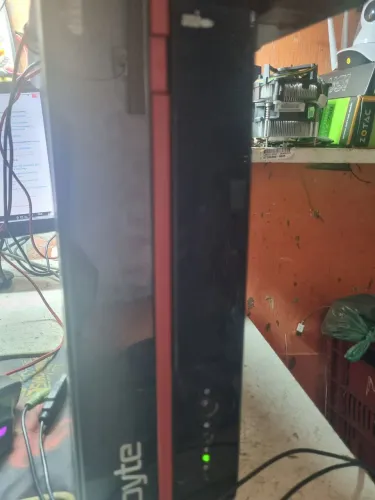 cpu 4 gb de memória hd 320 processador celeron j1800 @ 2,41ghz