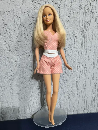 Barbie 98/99 sem avarias com cabelo impecável, roupa da mini.crocheteira.26