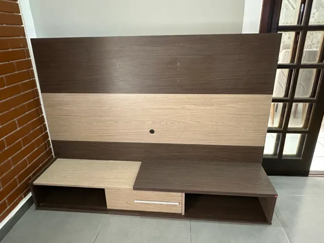 Painel 100% MDF, em perfeito estado de conservação (sem riscos ou descascados)