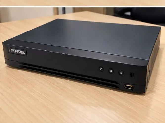 DVR Hikvision iDS-7208HQHI-M1/S 8 Canais - Excelente Estado