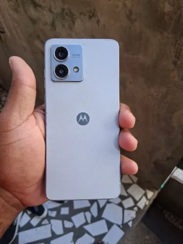 Moto g84 