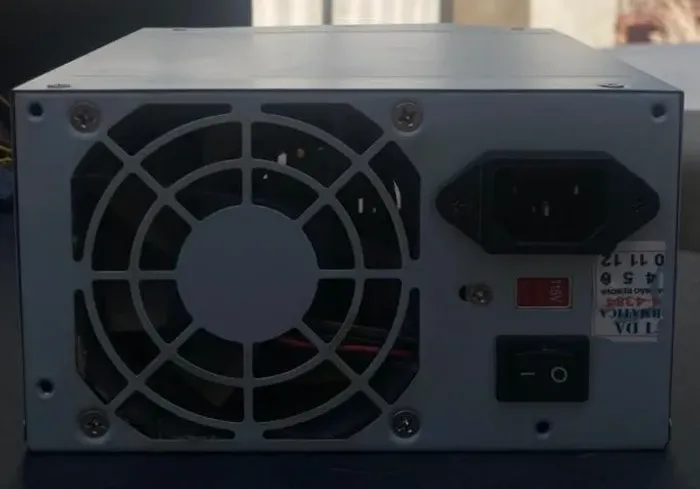 Fonte ATX 200W Foneng HDW-001 para PC Desktop (Usada)