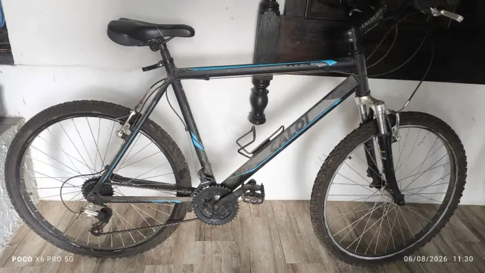 bicicleta Caloi MTB cambio Shimano 21 marchas
