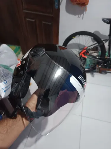 Capacete aberto