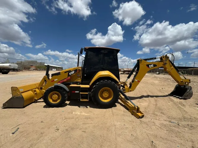 Vendo retroescavadeira 416f2 Caterpilar 2020