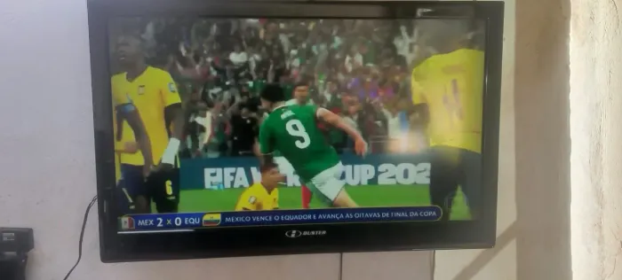 Vende-se televisão 42 Buster não é smart, conversor embutido!