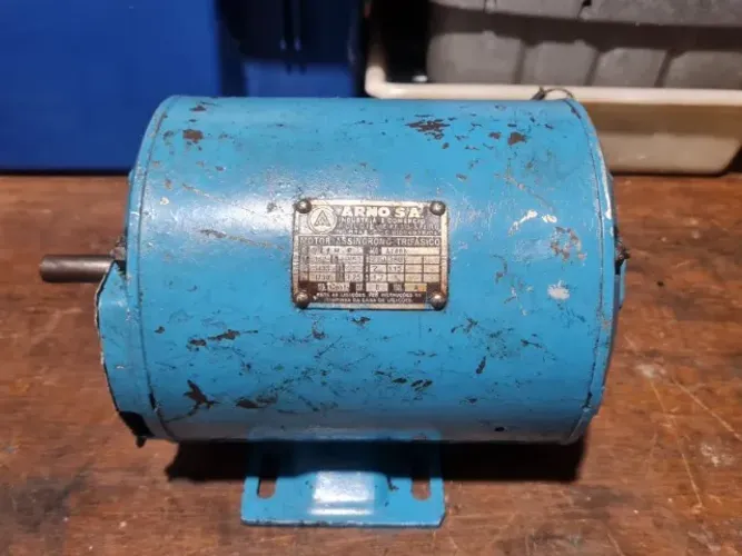Motor elétrico trifásico 1/2cv