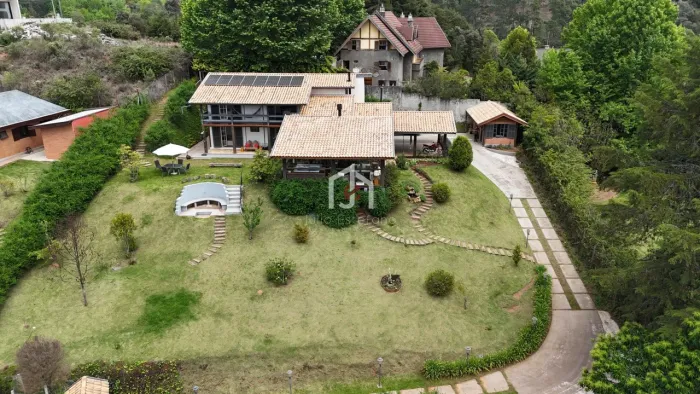 Casa com 5 suítes no bairro Nova Capivari em Campos do Jordão