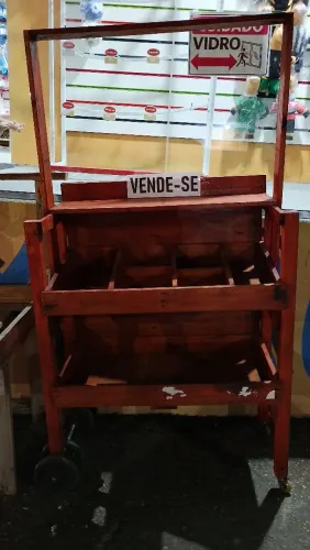 1 Expositor de madeira