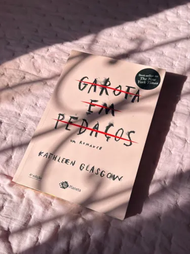 Livro - Garota em pedaços 