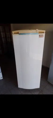 Geladeira Consul 340 litros, funcionando perfeitamente, tensão 110 volts