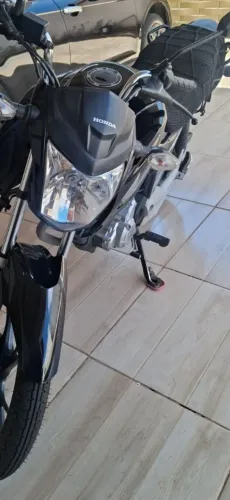 Vendo Faz CG 160 único dono.