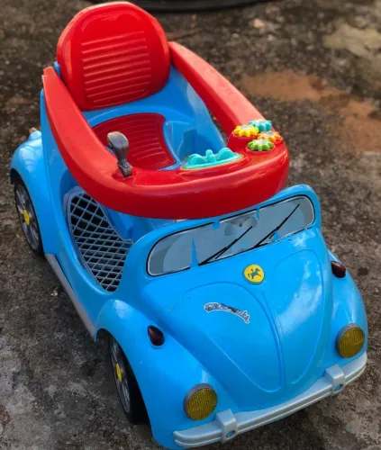 Carinho Fusquinha com pedal ( pode usar com o pedal ou sem )