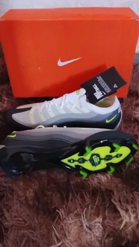 Chuteira Nike 41